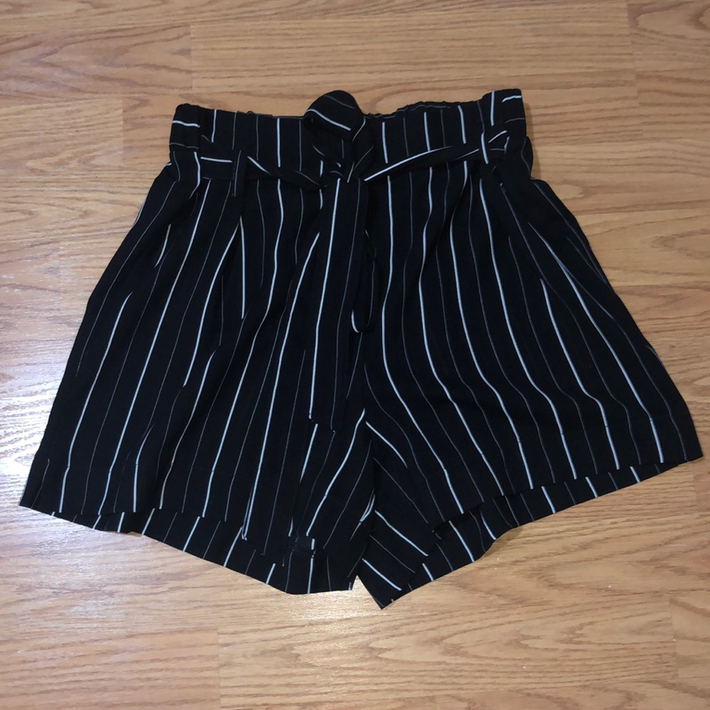 Paper-bag style shorts